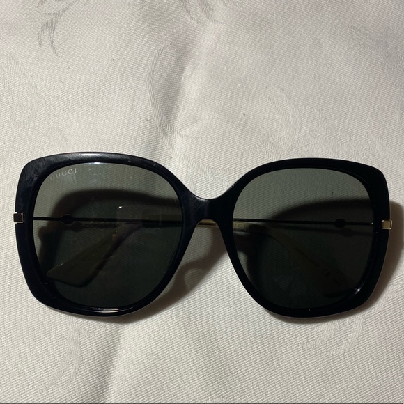 Gucci sunglasses! Rarely worn! Store bought. main image 4